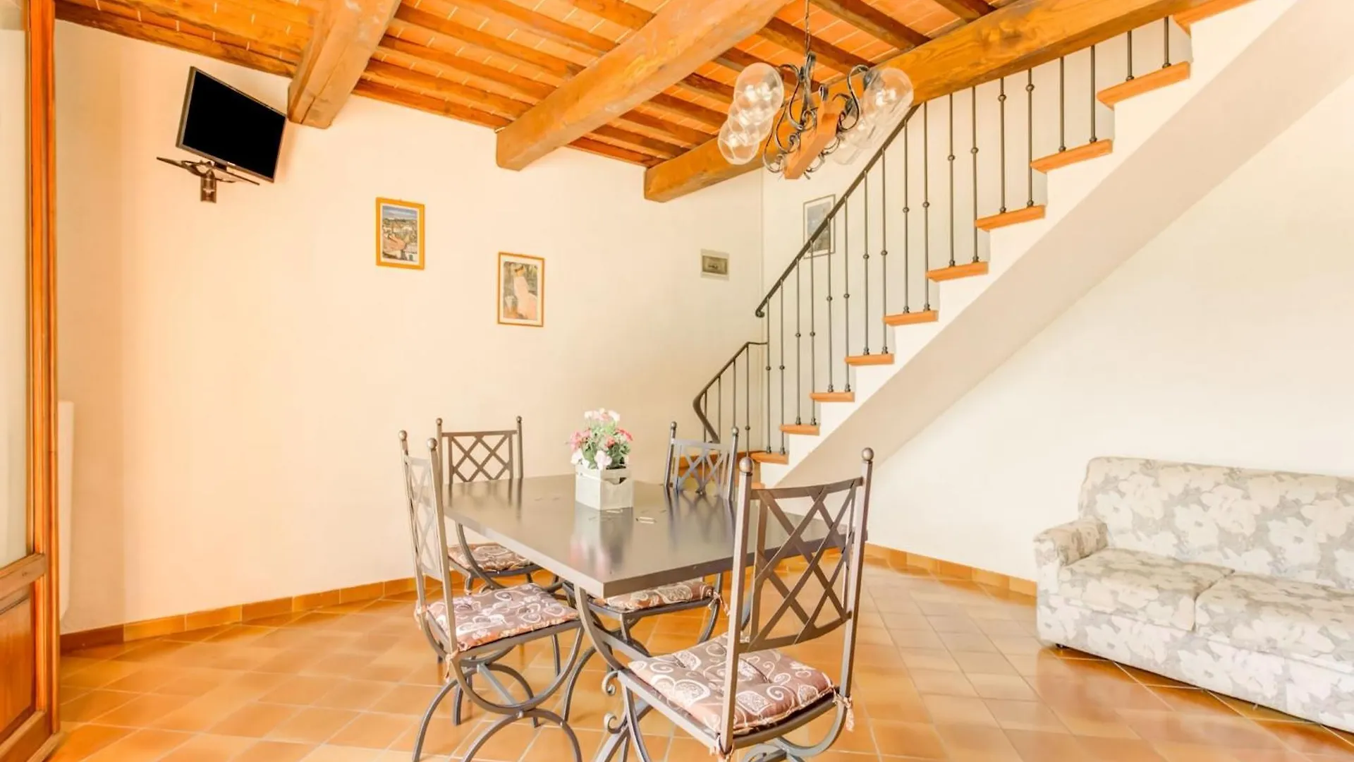 Countryside Holiday Home In Gambassi Terme With Garden Querce  Italy