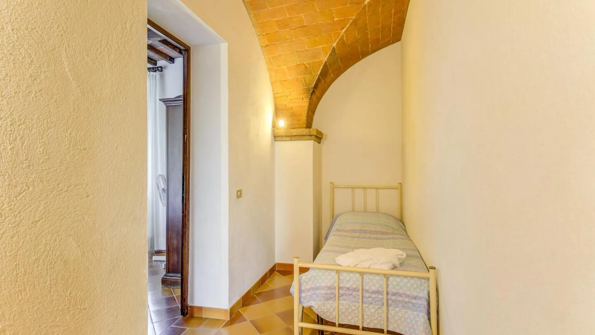 Countryside Holiday Home In Gambassi Terme With Garden Querce  0*, Querce (Lucca)